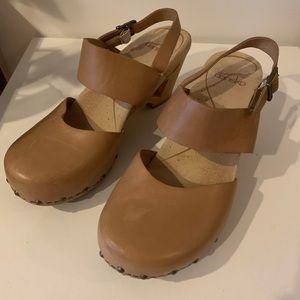 Dansko Mary Janes closed toe beige